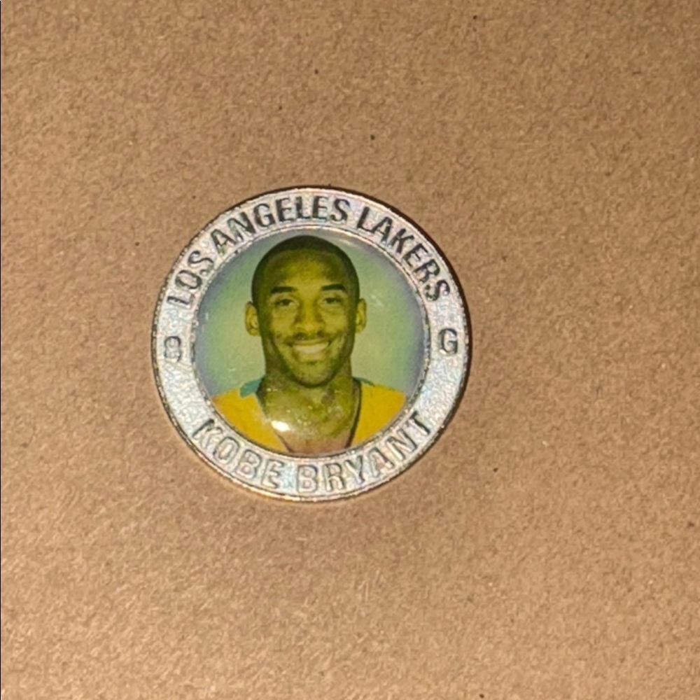 Los Angeles Lakers Kobe Bryant Jersey Number 8 collectors coin